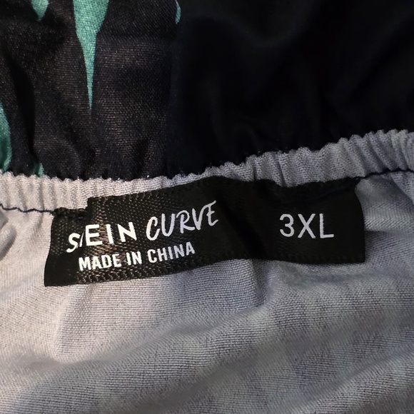 Tropical Leaf Print Strapless Dress - Picture 11 of 11